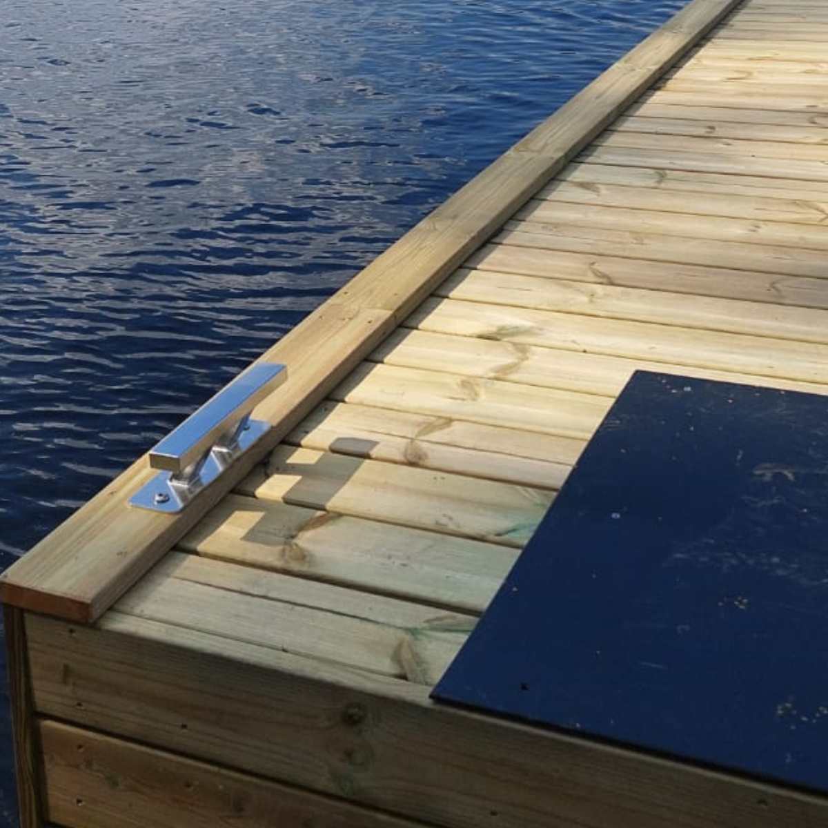 savorak cross bollard polished 2